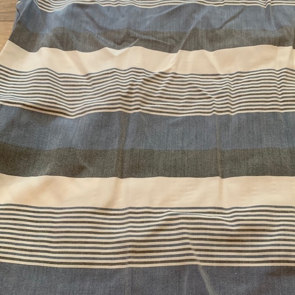 Old Navy Sleeveless V-Neck Striped Blouse White Blue & Gray Woman’s L - Picture 13 of 13